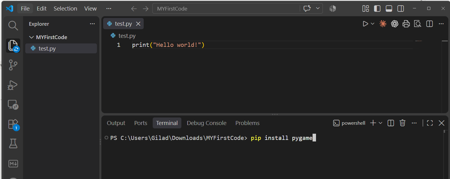 הטרמינל בתחתית VS Code עם הפקודה pip install pygame, מתחת לקובץ הקוד